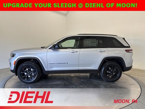 New 2025 Jeep Grand Cherokee Altitude w/ Trailer Tow Package image 4