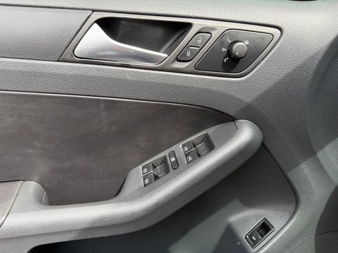 Used 2012 Volkswagen Jetta SE FWD image 19