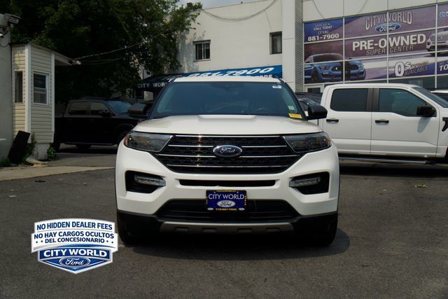 Certified 2022 Ford Explorer XLT w/ Equipment Group 202A AWD/4WD image 2