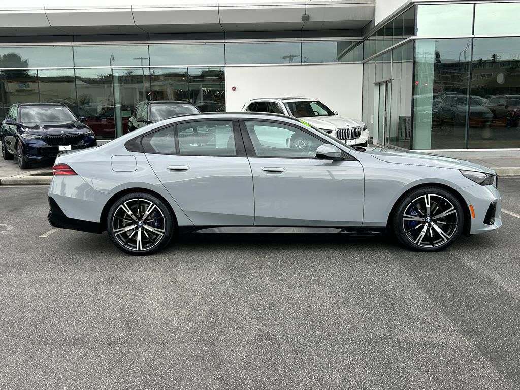 Used 2026 BMW 550e xDrive AWD/4WD image 6