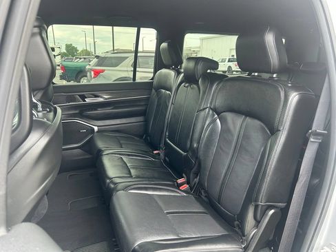 Used 2024 Jeep Wagoneer L Series II w/ Flexible Seating Group AWD/4WD image 36