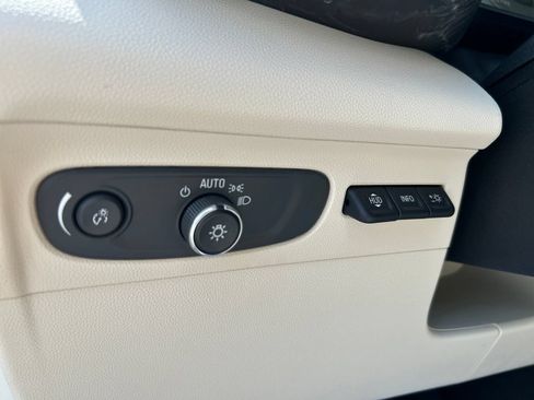 Used 2023 Buick Envision Avenir AWD/4WD image 21
