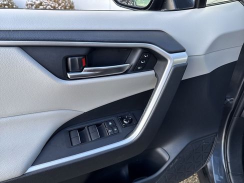 Used 2019 Toyota RAV4 XLE Premium image 14