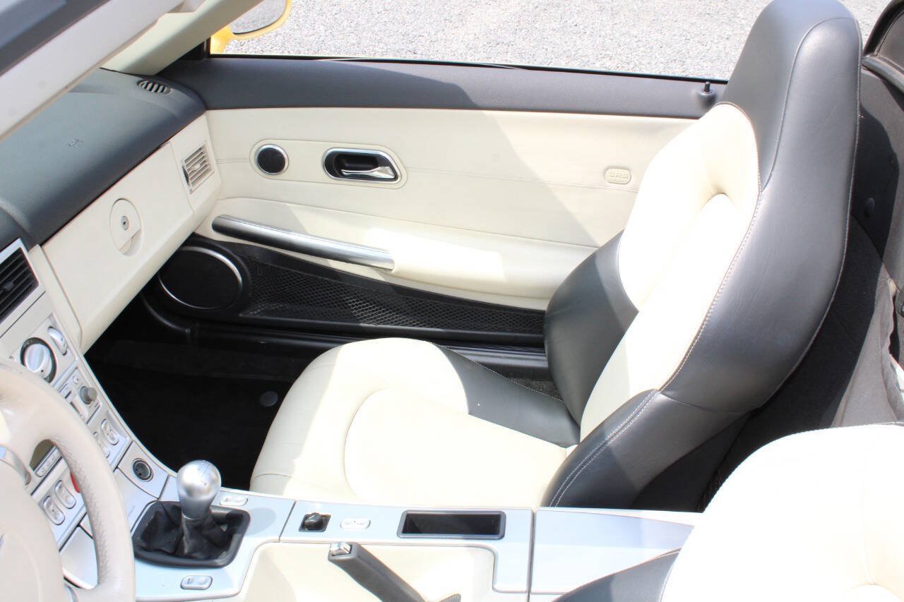 Used 2005 Chrysler Crossfire Limited RWD image 14