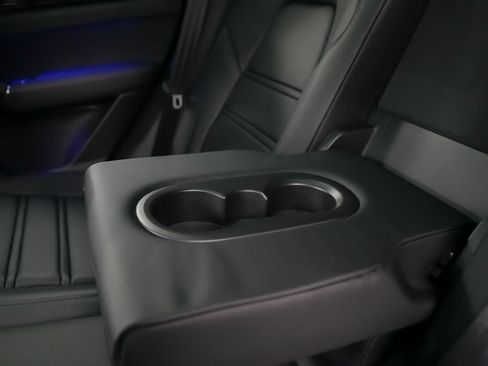 Certified 2023 Porsche Cayenne AWD/4WD image 18