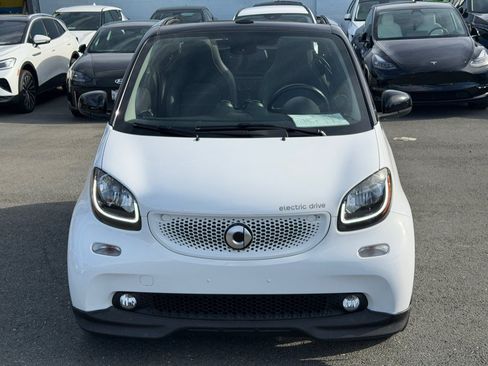 Used 2018 smart fortwo electric drive RWD image 2