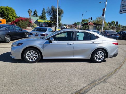 Used 2025 Toyota Camry LE image 9