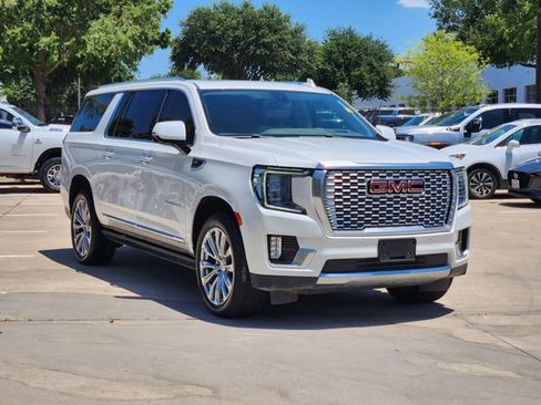 Used 2022 GMC Yukon XL Denali AWD/4WD image 3