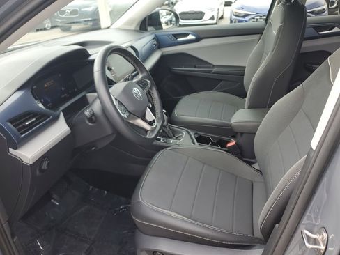 Certified 2024 Volkswagen Taos SE w/ Panoramic Sunroof Package FWD image 23