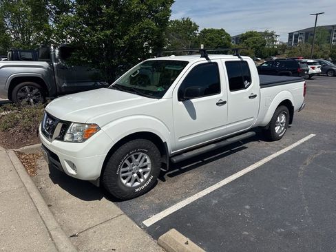 Used 2016 Nissan Frontier SV w/ SV Value Truck Package AWD/4WD image 4