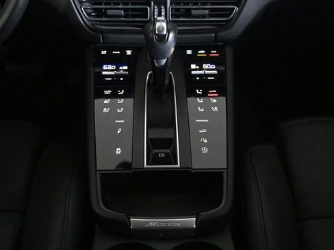 Certified 2023 Porsche Macan S image 16