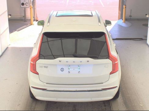 Used 2024 Volvo XC90 T8 Ultimate w/ Lounge Package image 3