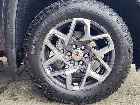 Used 2024 GMC Sierra 1500 SLT w/ SLT Premium Plus Package image 4