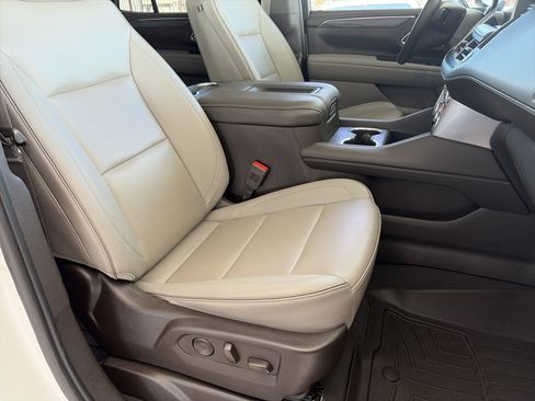 Used 2023 GMC Yukon SLT w/ SLT Luxury Package AWD/4WD image 19