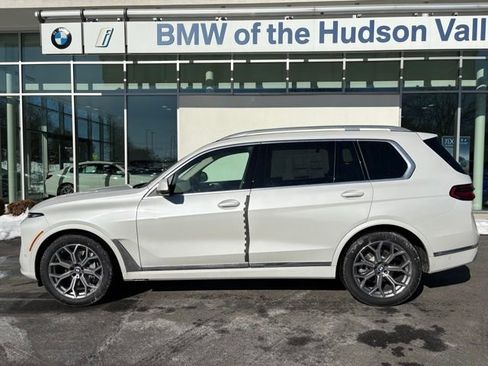 New 2026 BMW X7 xDrive40i w/ Premium Package image 2