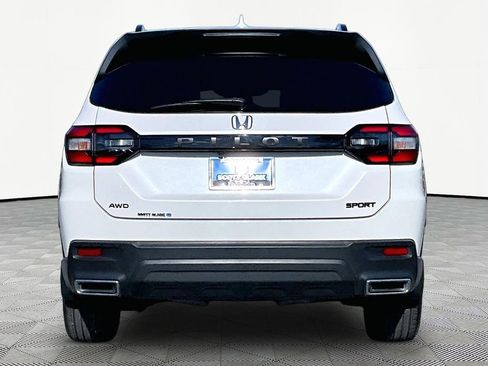 Used 2023 Honda Pilot Sport image 7