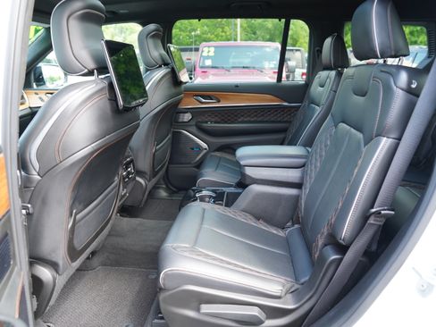 Used 2024 Jeep Grand Cherokee L Summit AWD/4WD image 4