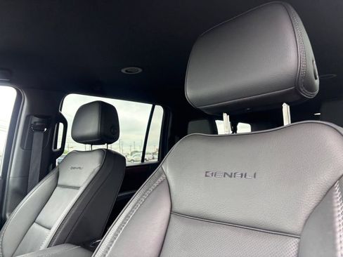 Used 2025 GMC Yukon XL Denali AWD/4WD image 13