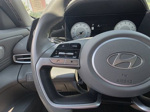 Used 2025 Hyundai Elantra SEL FWD image 21