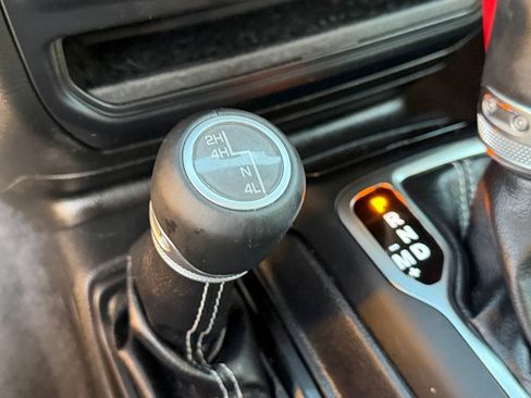 Used 2019 Jeep Wrangler Unlimited Sahara AWD/4WD image 24