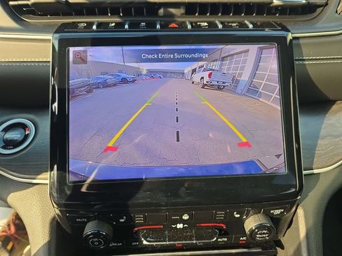 Used 2025 Jeep Grand Cherokee L Limited w/ Black Appearance Package image 23