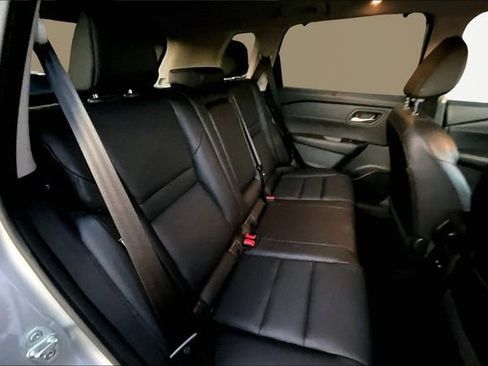 Used 2024 Nissan Rogue SV w/ SV Premium Package image 17