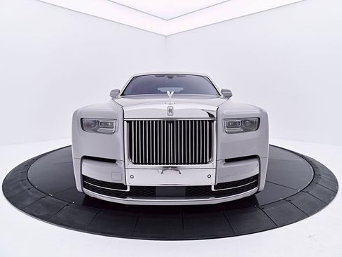 Used 2024 Rolls-Royce Phantom Sedan w/ The Phantom Package RWD image 21