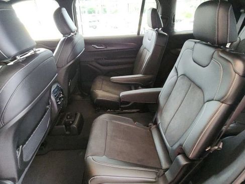 New 2023 Jeep Grand Cherokee L Laredo image 6