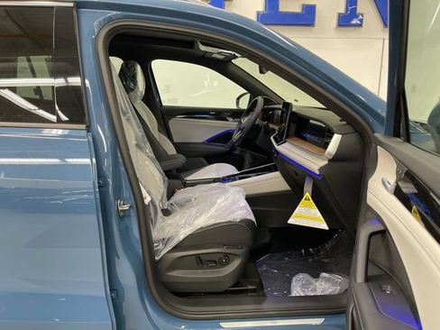 New 2026 Volkswagen Tiguan SEL R-Line AWD/4WD image 11