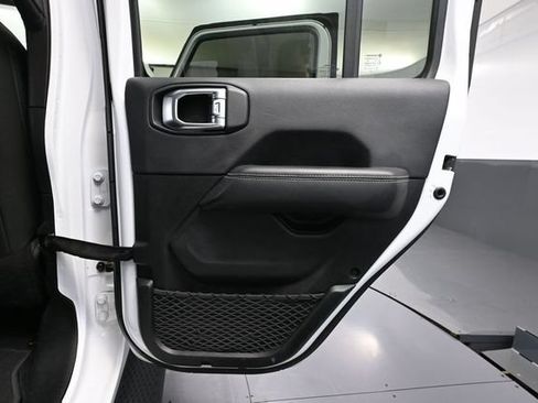 Used 2019 Jeep Wrangler Unlimited Sahara AWD/4WD image 40