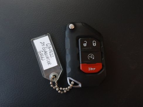 Used 2025 Jeep Gladiator Sport AWD/4WD image 33