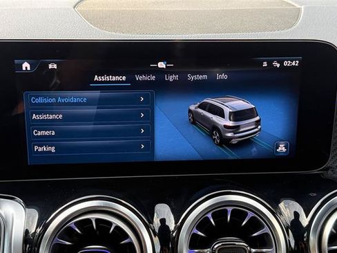 Used 2024 Mercedes-Benz GLB 250 image 25