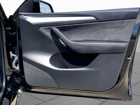 Used 2022 Tesla Model Y Performance AWD/4WD image 21