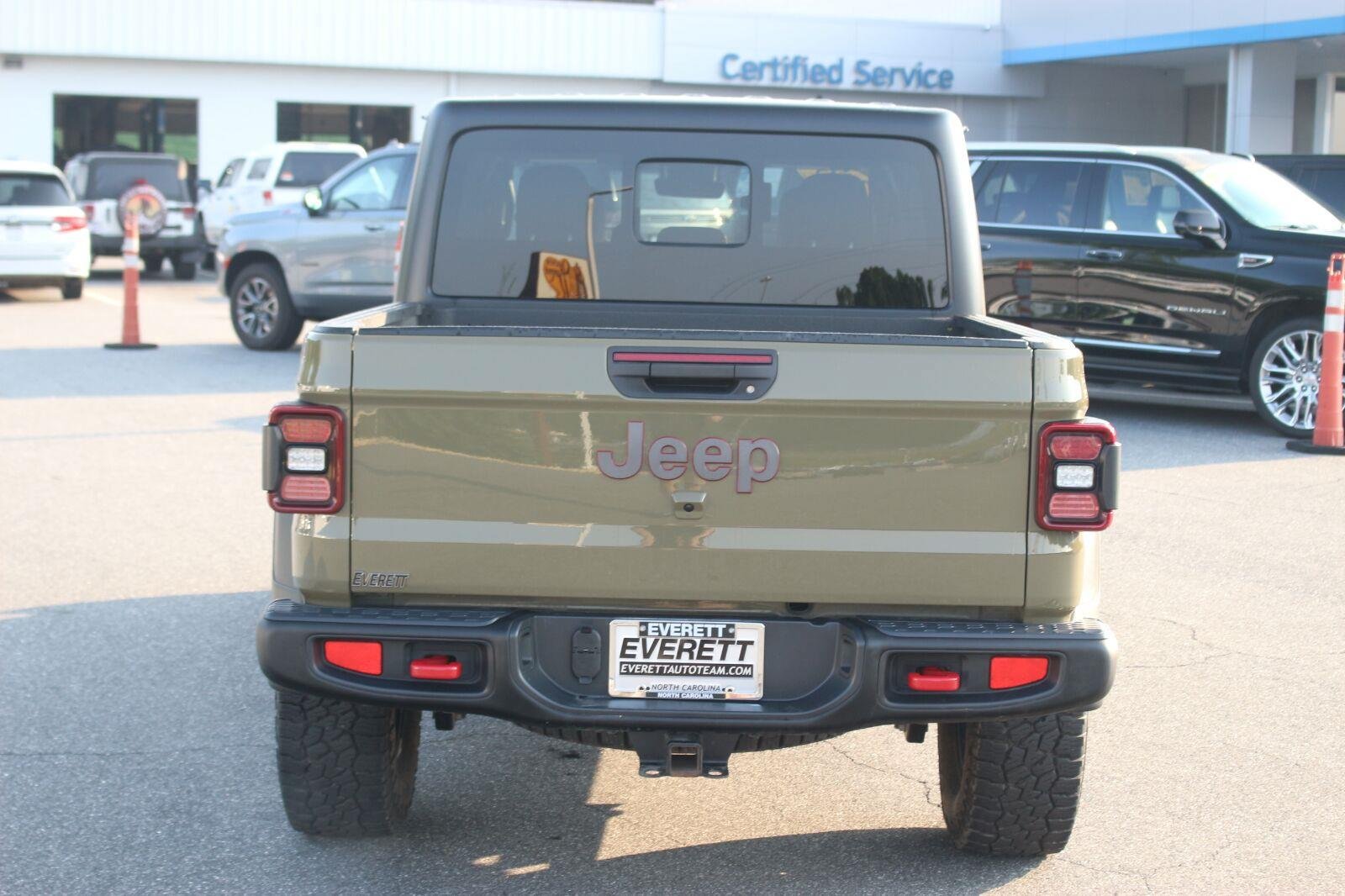 Used 2025 Jeep Gladiator Rubicon w/ Convenience Group AWD/4WD image 6
