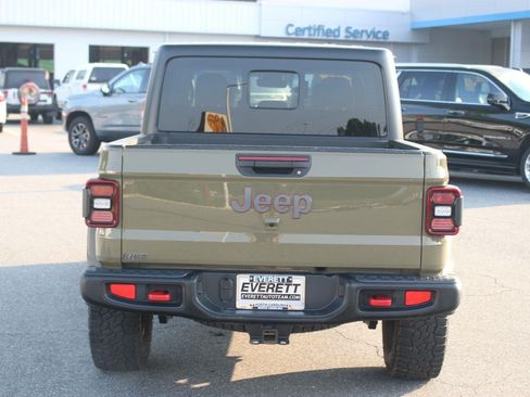 Used 2025 Jeep Gladiator Rubicon w/ Convenience Group AWD/4WD image 6