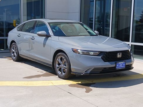 Used 2025 Honda Accord EX-L image 6