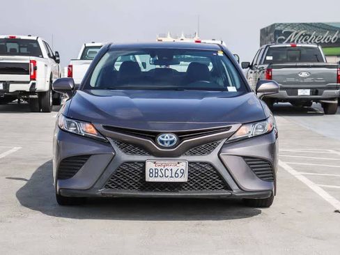 Used 2018 Toyota Camry SE FWD image 2
