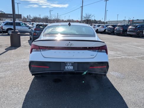 Certified 2025 Hyundai Elantra SEL image 4