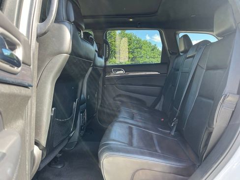 Used 2018 Jeep Grand Cherokee Overland AWD/4WD image 23