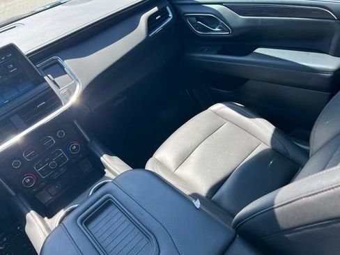 Used 2024 Chevrolet Tahoe Z71 w/ Luxury Package AWD/4WD image 13