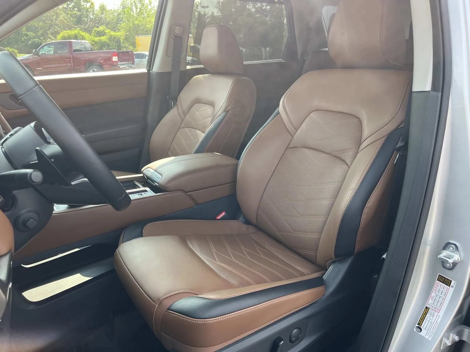 Used 2025 Nissan Pathfinder Platinum w/ Cargo Package FWD image 30