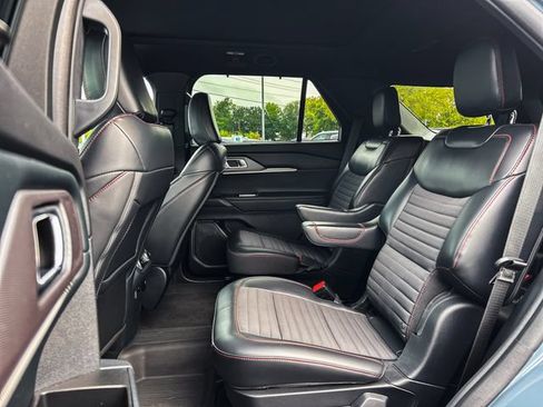 Used 2025 Ford Explorer ST-Line w/ Premium Package AWD/4WD image 3
