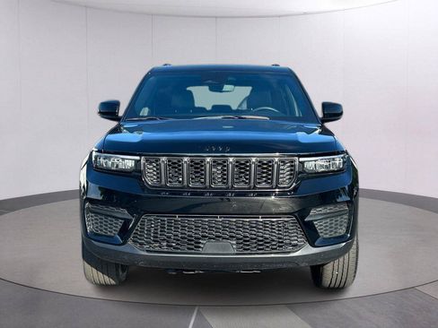 Used 2024 Jeep Grand Cherokee Altitude AWD/4WD image 10