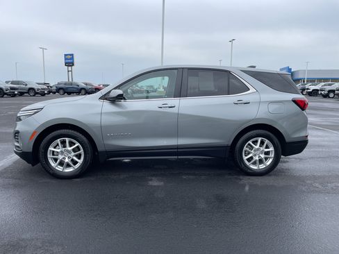 Used 2024 Chevrolet Equinox LT FWD image 2
