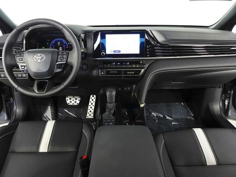 Used 2025 Toyota Camry SE w/ Convenience Package image 24