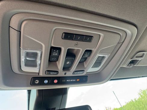 Used 2020 GMC Sierra 2500 SLT w/ SLT Premium Plus Package AWD/4WD image 9