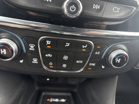 Used 2023 Chevrolet Traverse LT image 27