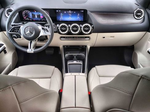 Used 2026 Mercedes-Benz GLA 250 4MATIC image 16