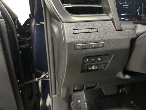Used 2024 Lexus GX 550 w/ Accessory Package (Z1) AWD/4WD image 38