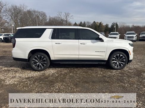 Used 2025 Chevrolet Suburban High Country image 6